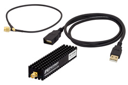 PE11S3901 - USB 周波数シンセサイザモジュール、フェーズロックループ (PLL)、25 MHz 〜 6 GHz 出力、SMA