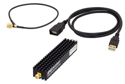 PE11S3902 - USB 周波数シンセサイザモジュール、フェーズロックループ (PLL)、5 GHz 〜 10 GHz 出力、SMA