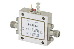 PE1524 - 13 dBm P1dB、2 GHz から 18 GHz、ゲインブロック増幅器、23 dB ゲイン、3.5 dB NF、SMA