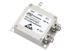 PE19XC7001 - 1 GHz フェーズロック発振器、10 MHz 外部リファレンス、位相雑音 -105 dBc/Hz、SMA