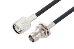 PE33064LF - TNC メス バルクヘッド 〜 TNC オス ケーブル、RG58 同軸、鉛フリーはんだ
