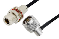 PE3W03365 - N メス バルクヘッド 〜 N オス 直角ケーブル、PE-SR402FLJ 同軸