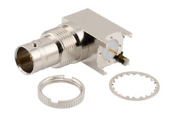 PE40011 - 12G SDI 75 Ω BNC メス 直角 バルクヘッドマウント コネクタ, はんだ接続, スルーホール PCB