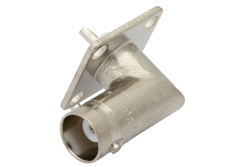 PE4317 - BNC メス 直角コネクタ、はんだ接続、4ホールパネルマウント、ソルダーカップターミナル、.531インチ穴間隔