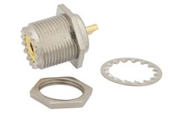 PE44060 - UHF メス バルクヘッドマウントコネクタ、はんだ接続、ソルダーカップターミナル、.575インチD穴、リアマウント