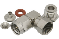 PE4407 - SMA オス 直角コネクタ、クランプ/はんだ接続、RG188-DS、RG316-DS