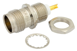 PE44177 - 75 Ω TNC メス バルクヘッドマウントコネクタ、はんだ接続、ソルダーカップターミナル、.410インチD穴