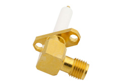 PE44238 - SMA メス 直角コネクタ、はんだ接続、2ホールパネルマウント、ピンターミナル、.481インチ穴間隔、+45度フランジ方向