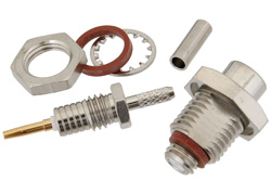 PE44366 - 10-32 メス バルクヘッドマウントコネクタ、圧着/はんだ接続、RG178、RG196、.295インチD穴