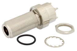 PE44397 - N メス バルクヘッドマウントコネクタ、はんだ接続、スルーホールPCB、.640インチDD穴