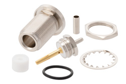 PE4442 - N メス バルクヘッドマウントコネクタ、圧着/はんだ接続、RG174、RG316、RG188、LMR-100、PE-B100、PE-C100、.100インチ、.640インチDD穴