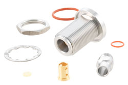 PE44813 - N メス バルクヘッドマウントプレシジョンコネクタ、クランプ/はんだ接続、PE-P142LL