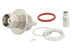 PE44900 - TNC メス バルクヘッドマウントコネクタ、圧着/はんだ接続、RG174、RG316、RG188、.100インチ、PE-B100、PE-C100、LMR-100、IP67準拠