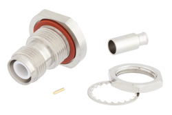 PE44903 - 逆極性 TNC メス バルクヘッドマウントコネクタ、圧着/はんだ接続、RG174、RG316、RG188、.100インチ、PE-B100、PE-C100、LMR-100、IP67準拠