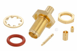 PE45004 - 逆極性 SMA メス バルクヘッドマウントコネクタ、圧着/はんだ接続、RG196、RG178