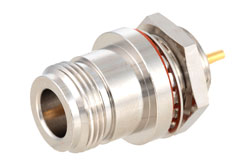 PE4505 - 75 Ω N メス バルクヘッドマウントコネクタ、はんだ接続、ソルダーカップターミナル、.640インチDD穴