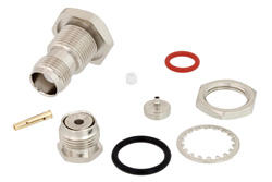 PE45132 - TNC メス バルクヘッドマウントコネクタ、はんだ接続、RG178、RG196、IP67準拠