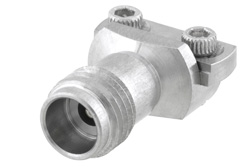 PE45473 - 2.4mm メス コネクタ、クランプ/はんだ(キャプティブ端子)接続、エンドランチPCB、マイクロストリップ/コプラナーランチ, 0.012 インチ