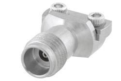 PE45476 - 2.4mm メス コネクタ、クランプ/はんだ(キャプティブ端子)接続、エンドランチPCB、マイクロストリップ/コプラナーランチ, 0.005 インチ