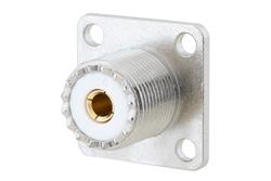 PE45478 - UHF メス コネクタ、はんだ接続 4 穴フランジマウント、ソルダーカップターミナル、.718インチ 穴間隔