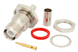 PE4695 - 逆極性 TNC メス バルクヘッドマウントコネクタ、圧着/はんだ接続、RG55、RG141、RG142、RG223、RG400、.480インチD穴