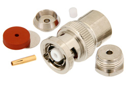 PE4721 - 逆極性 BNC オス コネクタ、クランプ/はんだ接続、RG178、RG196