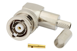 PE4729 - 逆極性 BNC オス 直角コネクタ、圧着/はんだ接続、RG55、RG141、RG142、RG223、RG400