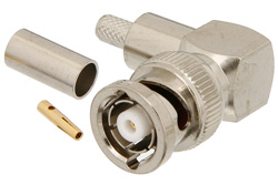 PE4730 - 逆極性 BNC オス 直角コネクタ、圧着/はんだ接続、RG58、RG303、RG141、PE-C195、PE-P195、LMR-195、.195インチ