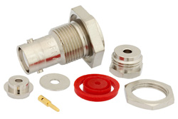 PE4751 - 逆極性 BNC メス バルクヘッドマウントコネクタ、クランプ/はんだ接続、RG174、RG316、RG188、.480インチD穴