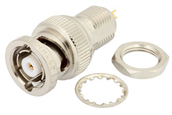 PE4761 - 逆極性 BNC オス バルクヘッドマウントコネクタ、はんだ接続、ソルダーカップターミナル、.350インチD穴