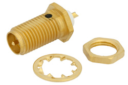 PE4868 - 逆極性 SMA メス バルクヘッドマウントコネクタ、はんだ接続、ソルダーカップターミナル、.235インチD穴、.150インチ最大パネル