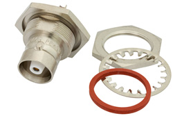 PE4972 - C メス バルクヘッドマウントコネクタ、はんだ接続、ソルダーカップターミナル、.720インチD穴、高電圧