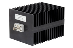PE6041 - 大電力 100 W RF ロード最大 2 GHz、BNC メス、スクエア形黒色 陽極酸化アルミヒートシンク