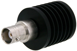 PE6101 - 10 W RF ロード最大 4 GHz、BNC メス、黒色 陽極酸化アルミヒートシンク
