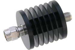 PE7016-20 - 20 dB 固定減衰器、SMA オス 〜 SMA メス、黒色 陽極酸化アルミヒートシンク、10 W、最大 18 GHz