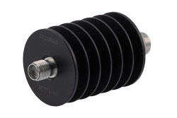 PE7016-40 - 40 dB 固定減衰器、SMA オス 〜 SMA メス、黒色 陽極酸化アルミヒートシンク、10 W、最大 18 GHz