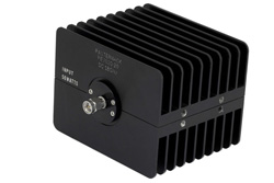 PE7020-20 - 20 dB 固定減衰器、SMA オス 〜 SMA メス 方向性、黒色 陽極酸化アルミヒートシンク、50 W、最大 18 GHz