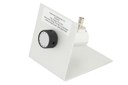 PE7034-4 - 一段 0-70 dB ロータリ ベンチ 減衰器; 50 Ω BNCジャック; 1 W; DC-2 GHz