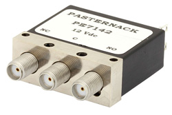PE7142 - SPDT 電気機械式リレーフェールセーフスイッチ、DC 〜 18 GHz、最大 85 W、12 V、SMA