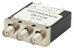 PE7146 - SPDT 電気機械式リレーパルスラッチングスイッチ、DC 〜 18 GHz、最大 85 W、12 V、インジケータ、SMA