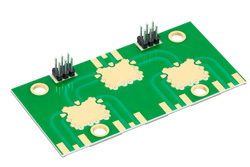 PE71S8002 - SP4T 電気機械式リレーラッチングスイッチ用PWB、DC 〜 3 GHz、最大 400 W、12 V、SMA