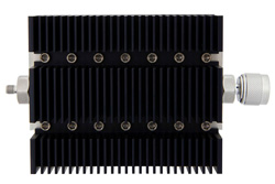 PE7209-40 - 40 dB 固定減衰器、SMA メス 〜 N オス 方向性、黒色 陽極酸化アルミヒートシンク、100 W、最大 6 GHz