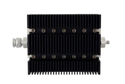 PE7229-50 - 50 dB 固定減衰器、TNC オス 〜 SMA メス 方向性、黒色 陽極酸化アルミヒートシンク、100 W、最大 6 GHz