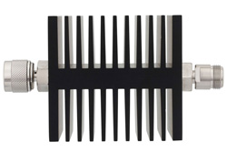 PE7322-50 - 50 dB 固定減衰器、N オス 〜 N メス 方向性、黒色 陽極酸化アルミヒートシンク、50 W、最大 6 GHz