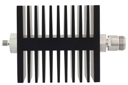 PE7325-10 - 10 dB 固定減衰器、SMA メス 〜 N メス 方向性、黒色 陽極酸化アルミヒートシンク、50 W、最大 18 GHz