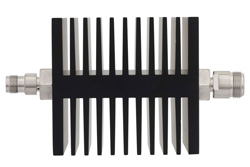 PE7327-3 - 3 dB 固定減衰器、TNC メス 〜 N メス 方向性、黒色 陽極酸化アルミヒートシンク、50 W、最大 18 GHz