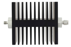 PE7330-10 - 10 dB 固定減衰器、SMA メス 〜 SMA オス 方向性、黒色 陽極酸化アルミヒートシンク、50 W、最大 18 GHz