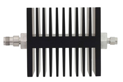 PE7331-10 - 10 dB 固定減衰器、TNC メス 〜 SMA オス 方向性、黒色 陽極酸化アルミヒートシンク、50 W、最大 18 GHz