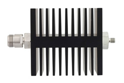 PE7335-50 - 50 dB 固定減衰器、N メス 〜 SMA メス 方向性、黒色 陽極酸化アルミヒートシンク、50 W、最大 18 GHz