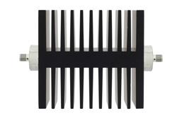 PE7337-20 - 20 dB 固定減衰器、SMA メス 〜 SMA メス 方向性、黒色 陽極酸化アルミヒートシンク、50 W、最大 18 GHz